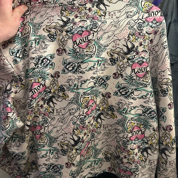 Love Hoodie with silver heart zipper and awesome designs. Zero flaw’s - Picture 3 of 6